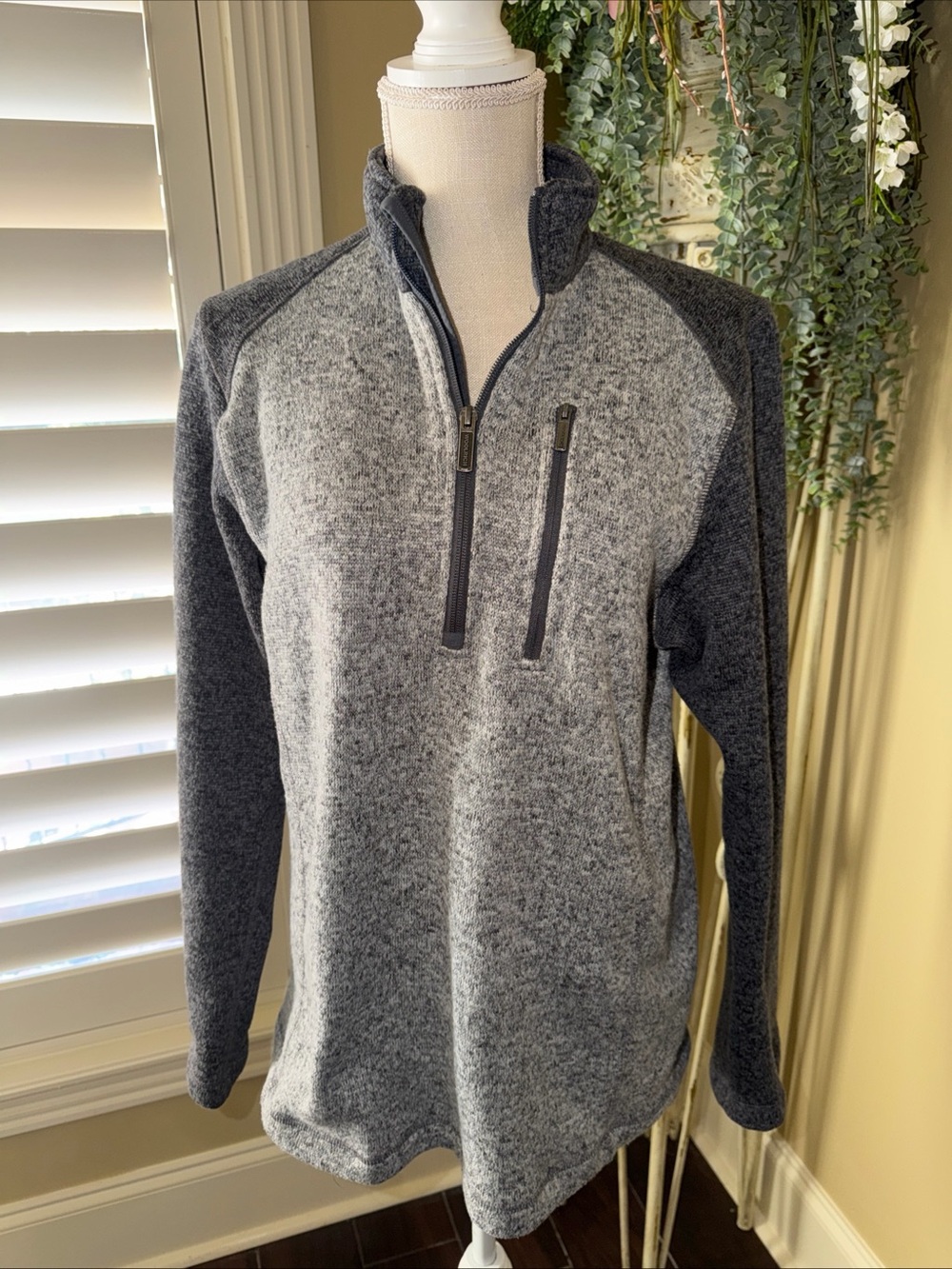 Woolrich Mens Gray Size M Quarter Zip Fleece Pullover Sweater Chest Pocket